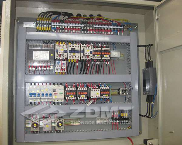 電控箱.jpg 電控箱.jpg