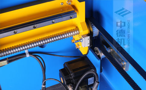 ZDPK-16032X軸配有滾珠絲桿及直線導(dǎo)軌，大功率伺服電機(jī)，鋼絲同步帶，能顯著提升X軸定位精度及速度 (2).jpg